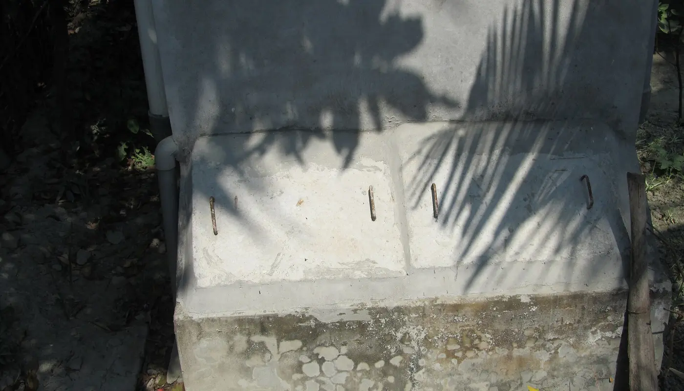 Double vault concrete doors (5739839412)